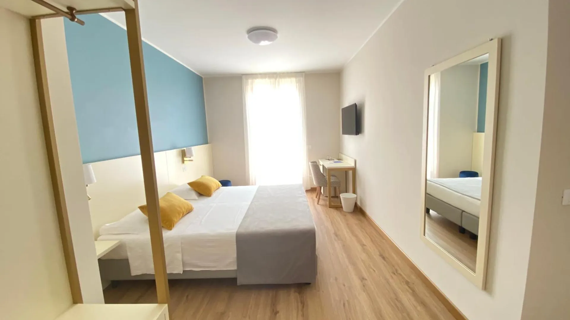 Hotel Al Sole Bardolino 3*,  Italy